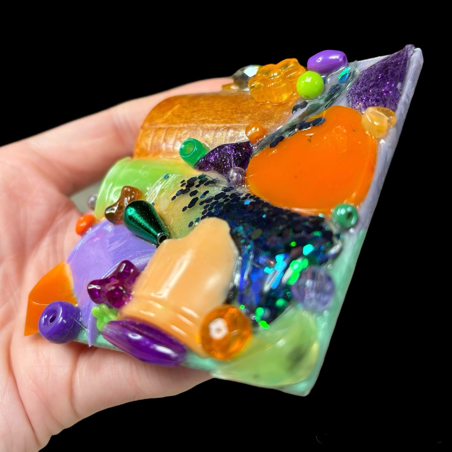 Secondary Resin 3D Assemblage Magnet