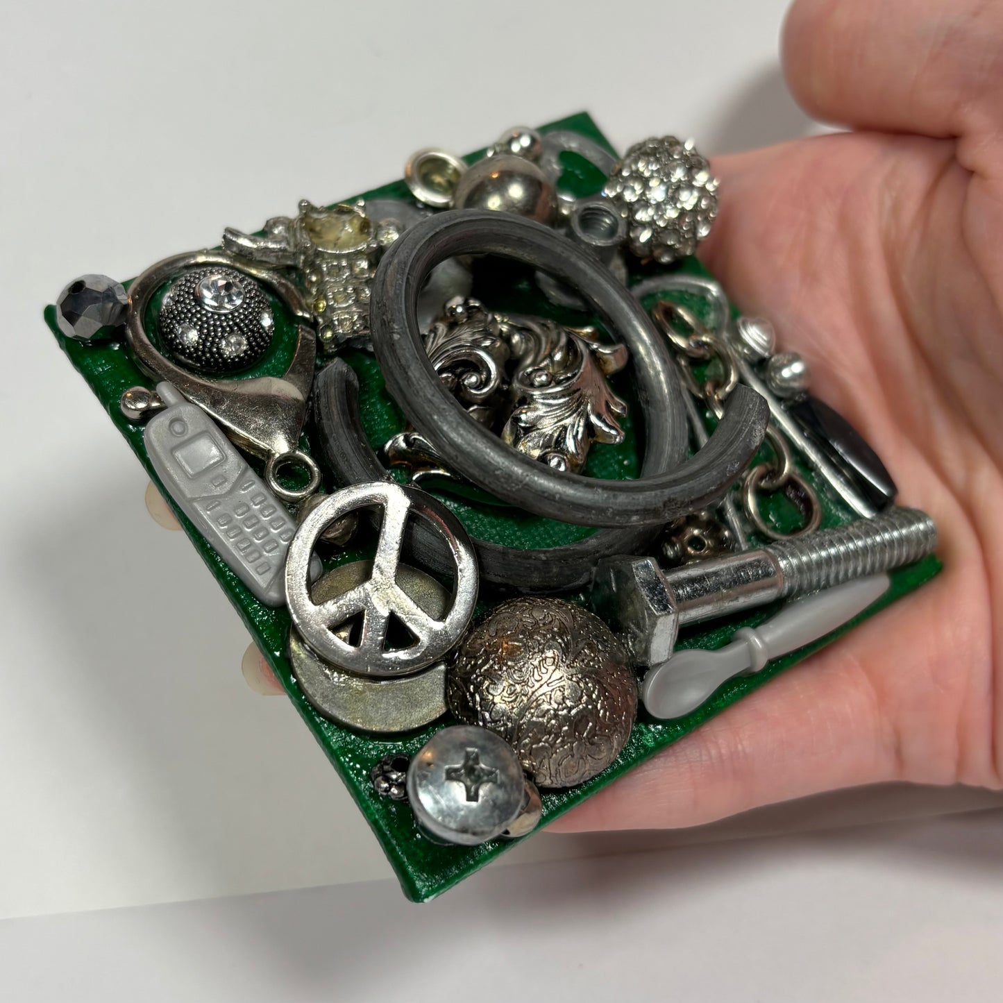 Metallic 3D Assemblage Magnet