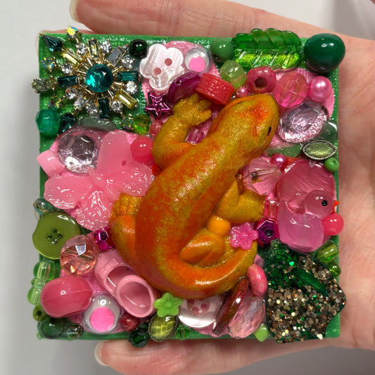 Newt 3D Assemblage Magnet